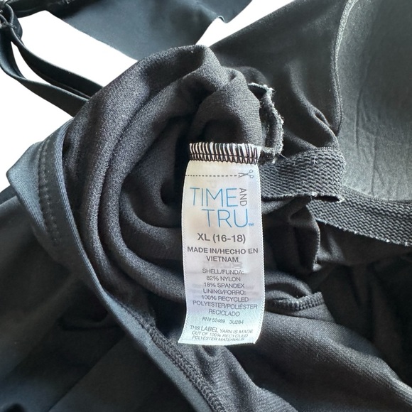 Time and True Women's Sz XL (16-18) One piece Swimsuit w/ built in bra - Picture 9 of 9